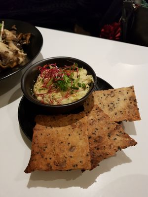 Crackers at Bonnard in Paris