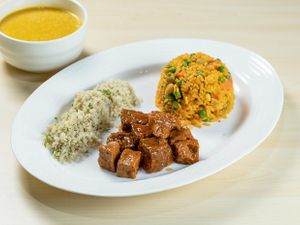 Menu del dia: seitan con arroz verasoy, ensalada de quinoa y crema de zapallo at Veggie Queen in Panama City