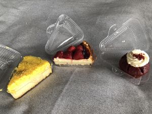 Stawberry & lemon cheesecake - red velvet cupcake   at Los Navegantes del Magallanes in Puerto Natales