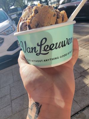 Cookie sandwich with banana pudding fudge swirl at Van Leeuwen in Houston