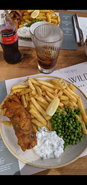 Vegan fish and chips with peas and tartare sauce at Erpingham House in Edinburgh