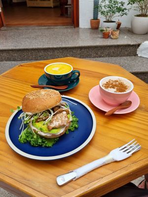 Tempeh cream cheese bagel with avocado instead of tomato, my absolute favourite 😍  #Veganuary at iVegan Supershop Da Nang - Healthy Plant Based Cafe in Da Nang