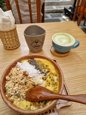 Smoothie bowl and matcha latte at iVegan Supershop Da Nang - Healthy Plant Based Cafe in Da Nang