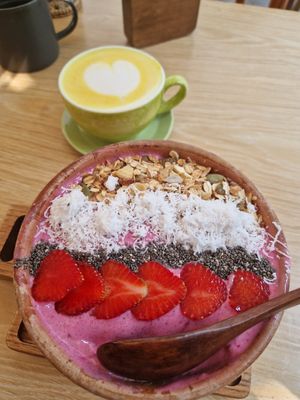 Smoothie bowl and golden latte at iVegan Supershop Da Nang - Healthy Plant Based Cafe in Da Nang