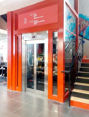 Ascenseur 2 étages at Naturalia - Enfants Rouges in Paris