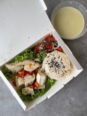 Green Hulk Curry RM 25
Brown rice served with traditional Thai green curry cooked with Thai eggplant, baby corn, mushrooms and tofu, topped with fresh Thai basil and red chilli at Savor of Life in Kuala Lumpur