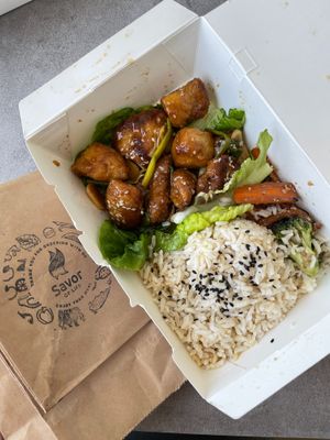 Sesame Glazed Chick'n

Price RM 24
Description
Korean-style sesame glazed crunchy  mushroom served with brown rice, sided with garlic miso roasted Carrots and broccoli. 
 
 at Savor of Life in Kuala Lumpur