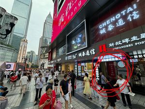 Here is a picture of the entrance with reference to the main square.  at Sù yǐ Xiāng SùShí 素颐香 in Chongqing
