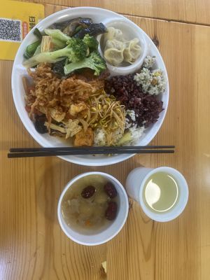 Unlimited refill buffet, Asian Vegan  at Sù yǐ Xiāng SùShí 素颐香 in Chongqing