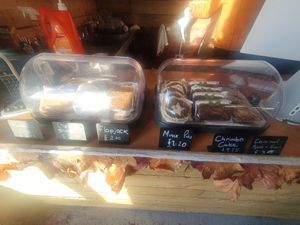 6 bake options, 4 of which were vegan at Kelsall Cycles in Tarporley