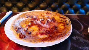 Pannekoek met appel, noten en kaneel at De Konijnenberg in Heemstede