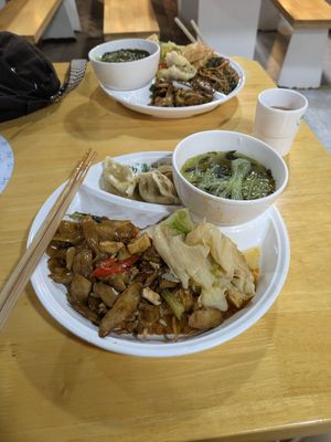 The first plate, definitely went back for more at QiānHé QīngXīn 谦和清心 in Chengdu