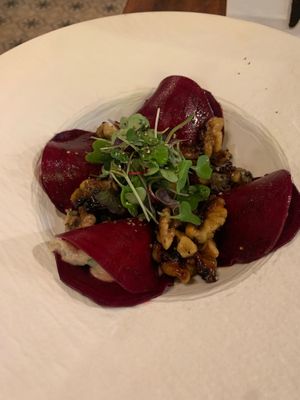 Ravioli crudo de remolacha at Ca n'Ela Vegan Restaurant in Mallorca