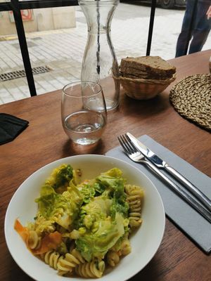 1. Course: noodle salad at Ca n'Ela Vegan Restaurant in Mallorca