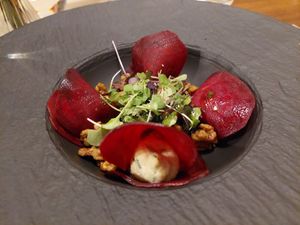 Beetroot ravioli (raw main dish) at Ca n'Ela Vegan Restaurant in Mallorca