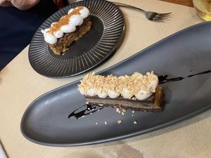 warmer Karottenkuchen und veganes Kinder Bueno   at Ca n'Ela Vegan Restaurant in Mallorca