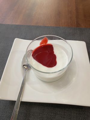 Coconut & raspberry pot  at Ca n'Ela Vegan Restaurant in Mallorca