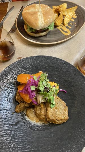 Burger with potatos and seitan with sweet potato and carrots  at Ca n'Ela Vegan Restaurant in Mallorca