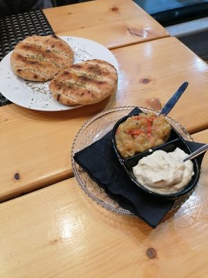 Complimentary starter: warm pitta with eggplant dip and hummus at Pheidias Grill House in Olympia