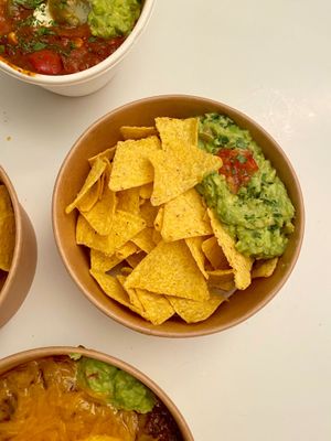 Guacamole & chips at Burritos Hermanos in Paris
