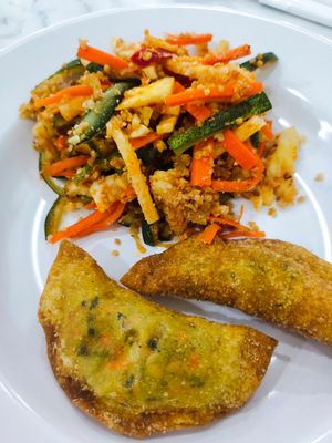 Acar and home made wan ton 😋 at Veggie 素食 121 in Central Singapore