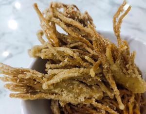 Fried enoki mushroom at Veggie 素食 121 in Central Singapore