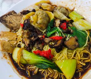 Wanton noodles at Veggie 素食 121 in Central Singapore