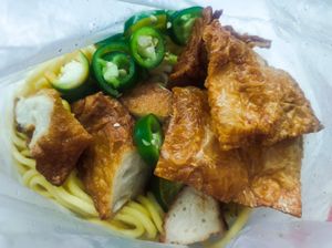 Mee rebus lots of ingredients at Veggie 素食 121 in Central Singapore