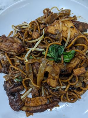 Char Kway Teow - best vegan Char Kway Teow we've tried so far at Veggie 素食 121 in Central Singapore