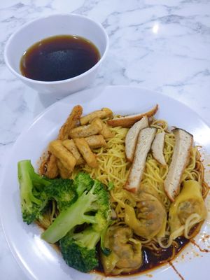 Wanton mee (they ran out of veg char siew, they give me mock fish instead) at Veggie 素食 121 in Central Singapore