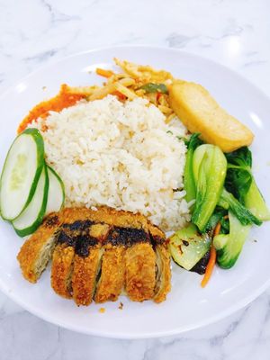 Vegetarian chicken rice at Veggie 素食 121 in Central Singapore