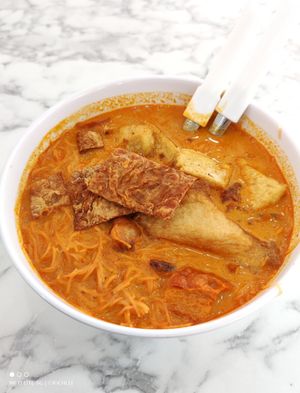 Mee Siam - generous portion and delicious at Veggie 素食 121 in Central Singapore