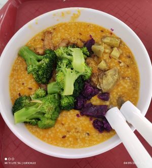 Millet - Flaxseed Porridge with added Broccoli  ❤️ at Veggie 素食 121 in Central Singapore