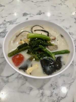 Sliced fish bee hoon   at Veggie 素食 121 in Central Singapore