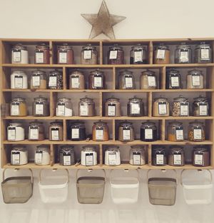 Sección especias y condimentos at Raons de Pes a Granel in Valencia