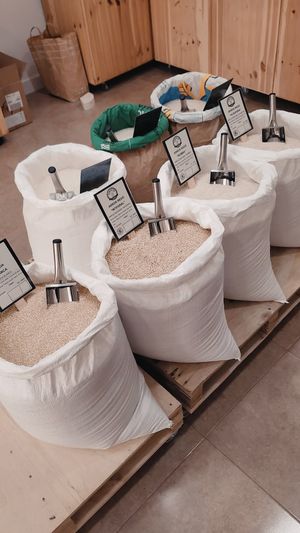 Sección arroces at Raons de Pes a Granel in Valencia