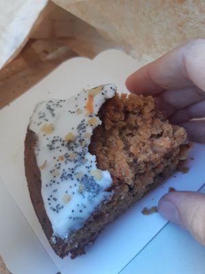 Gâteau aux carottes et noix at Équilibres Cafe in Lyon