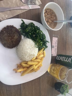 Lugar simples, comida honesta! Em um bairro com poucas opções veganas, aqui você pode encontrar pratos comerciais e sanduíches.   at Porco Me Importa in Sao Paulo