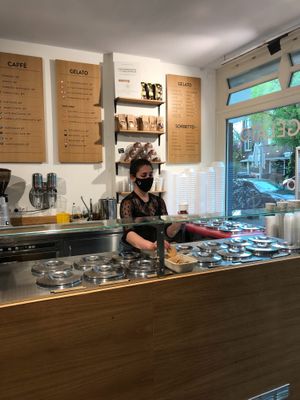 Friendly staff at Massimo Gelato - Marathonweg in Amsterdam