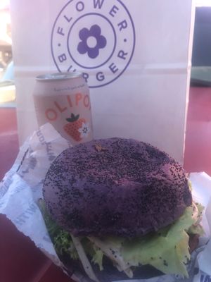 Delicious food here 👏 at Flower Burger in Los Angeles