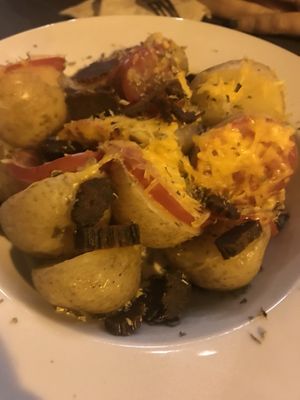 Special bravas with calabizo at El Dinàmic de BCN in Barcelona