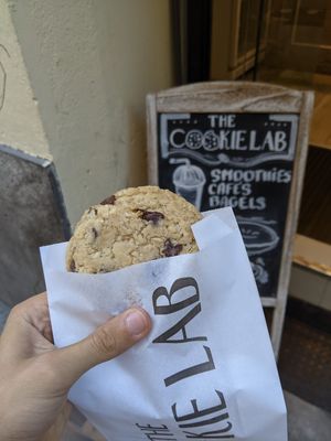 vegan cookie at The Cookie Lab in Madrid