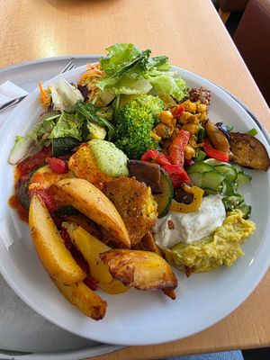 Buffetteller at Red in Heidelberg