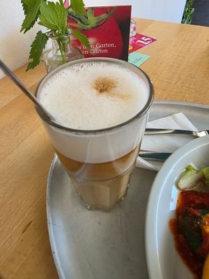 Latte Macciato mit Hafermilch at Red in Heidelberg