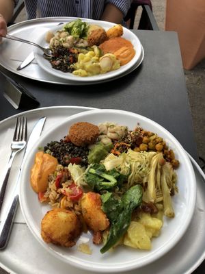 We paid about 11€ each, I would especially recommend the falafel, the chickpea salad and the sweet potato stuff, but all the antipasti was really good too☺️❤️ at Red in Heidelberg