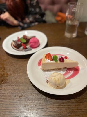 NY cheesecake and chocolate torte at The Waverley in Callander