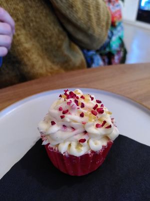 Lemon cup cake (Jan 2022) at Barleys in Hull