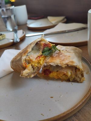 Breakfast burrito (tofu scramble, sausage, spinach, cashew cheese and tomato) at Barleys in Hull