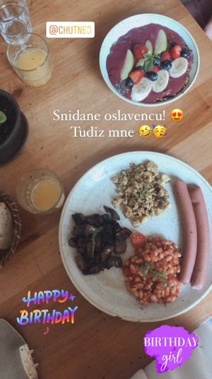 full english and acai bowl at Chutnej in Prague