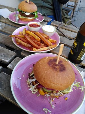 Sloopy Joe Burger at Chutnej in Prague